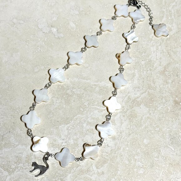 White Mother of Pearl Clover Beaded Short Necklace + Cute Slim Cat Pendant - Picture 5 of 13